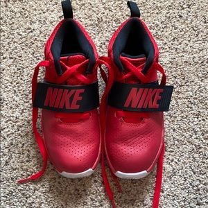 Nike basketball shoes Team Hustle